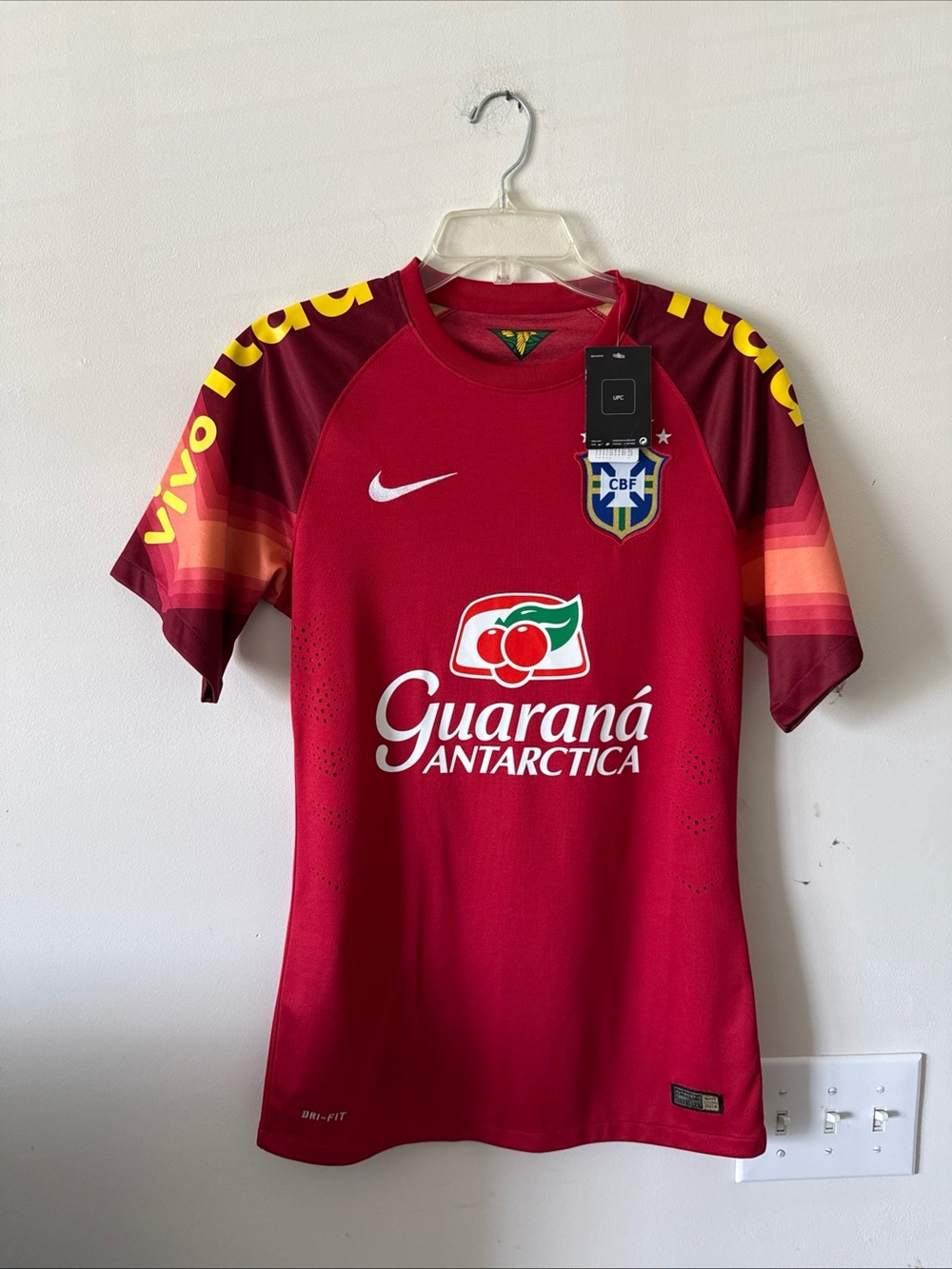 Men’s Nike Brazil 2014 Training Top Jersey Sz S - Red NWT RARE
